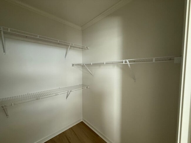 Building Photo - 3808 Sunset Dr