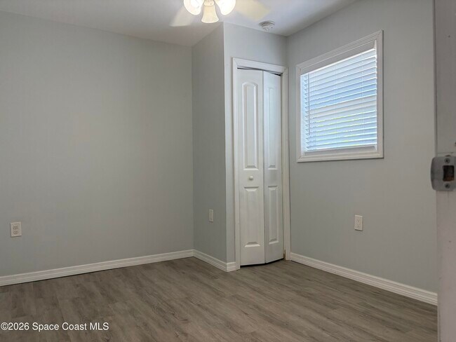 Building Photo - 491 Seacrest Ave