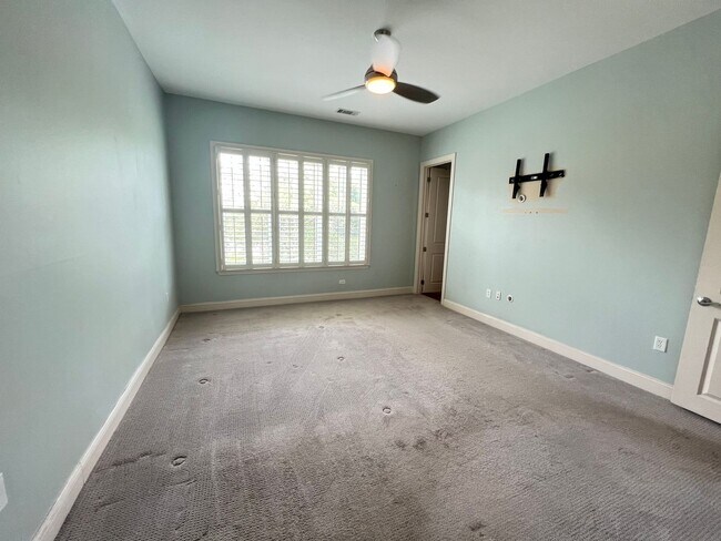 Building Photo - 1 Bedroom 1.5 Bath Condo on Daniel Island ...