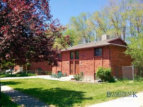 Building Photo - 233/235 E Julie Anna Drive