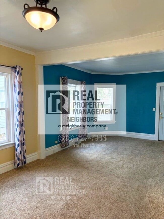 Building Photo - 88 E 18th St