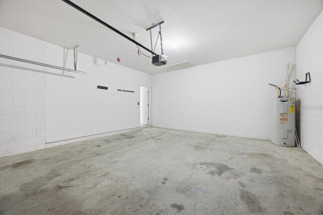 Building Photo - 5588 Sycamore Canyon Dr