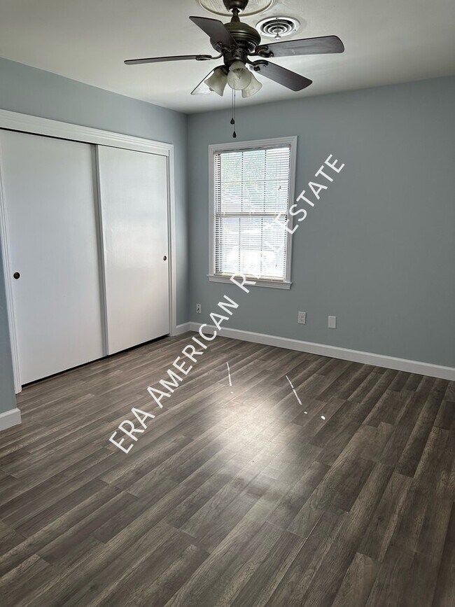 Building Photo - 209 Loizos Dr NW