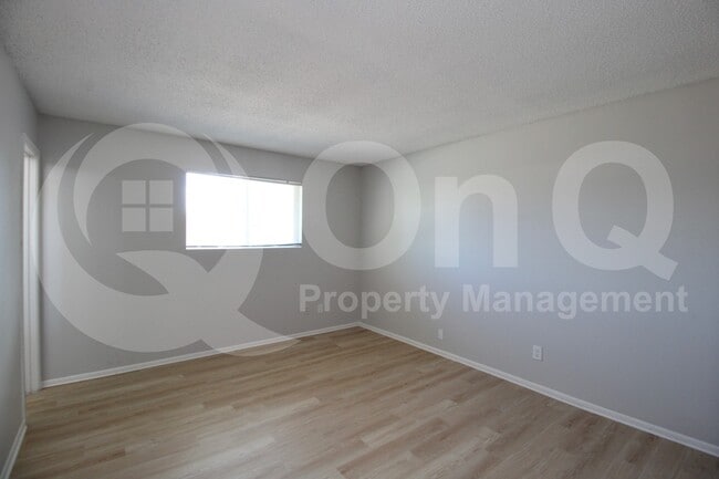 Building Photo - 537 E Laguna Dr