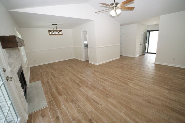 Building Photo - 210 Hayden Pl