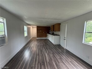 Building Photo - 990 Riviera Ave