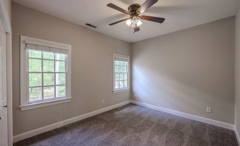 Building Photo - 301 Red Fox Run Dr
