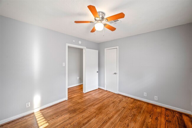 Building Photo - 8527 Greenbush St