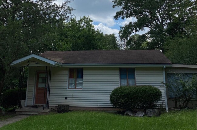Primary Photo - 1611 Pepper Dr