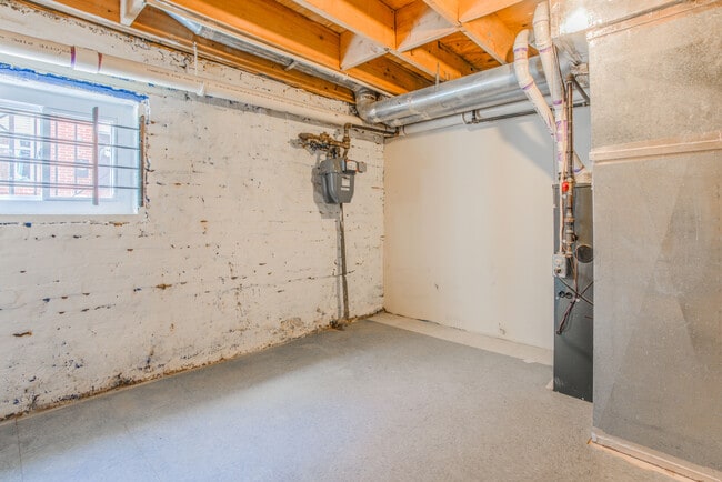 Building Photo - 124 N Bradford St