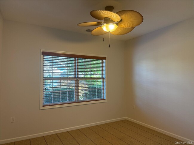 Building Photo - 137 Pond View Dr