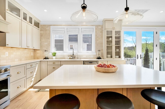 Building Photo - 6427 83rd Pl