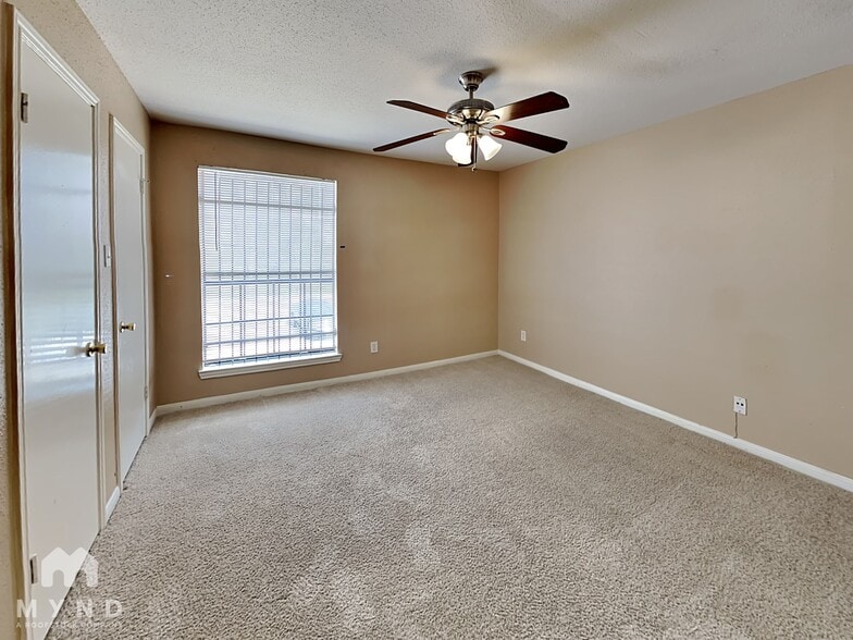 Building Photo - 12500 Sandpiper Dr