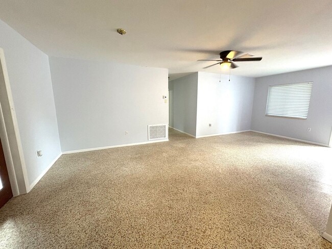 Building Photo - Charming 3-Bed/1.5- Bath Home for Rent in ...