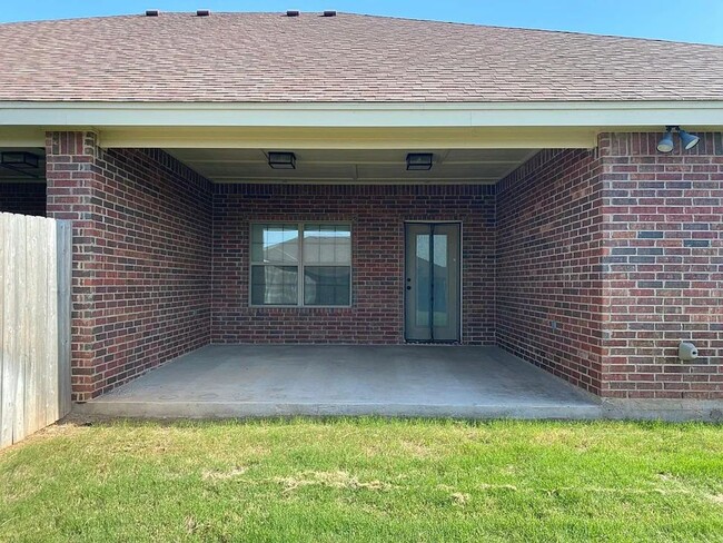 Building Photo - BEAUTIFUL HOME