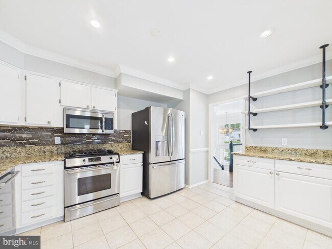 Building Photo - 9201 Cherrytree Dr