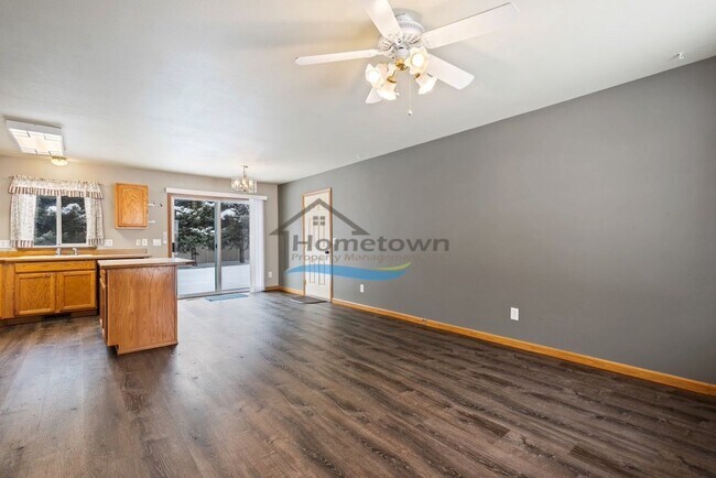 Building Photo - Sweet 2 Bed 1 Bath House with a Fenced Yard in Post Falls!