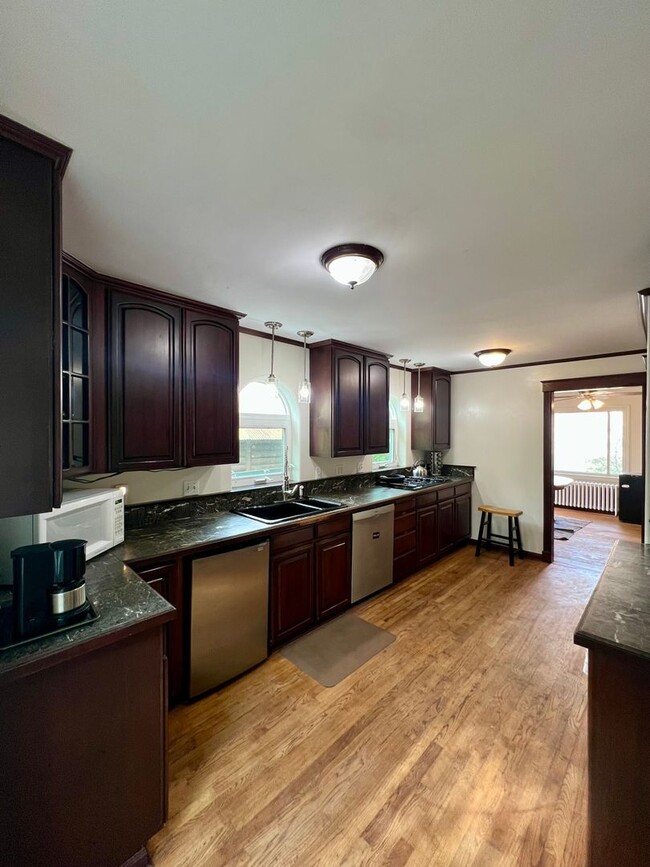 Building Photo - Downtown Home in Fairbanks!!