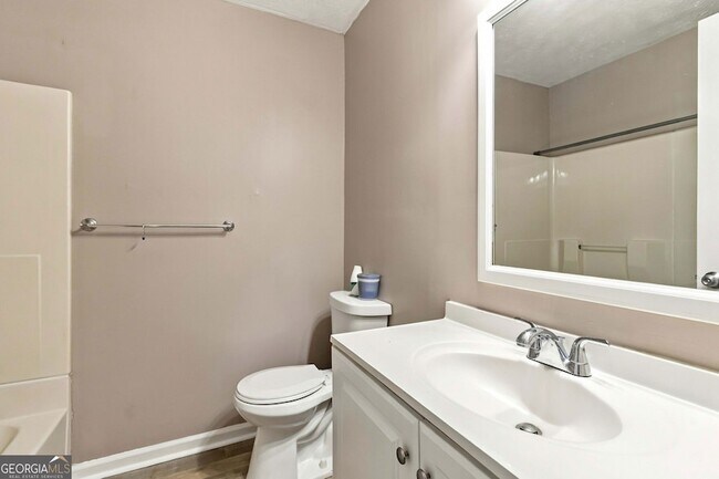 Building Photo - 9169 Lakeview Dr SW