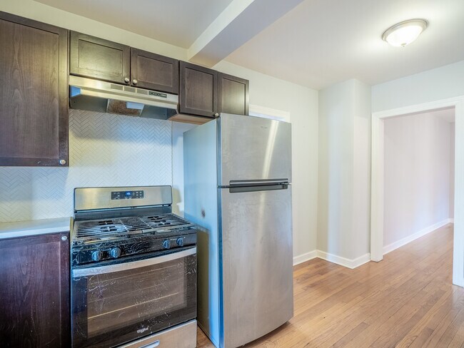 Building Photo - 6439 N Hamilton Ave