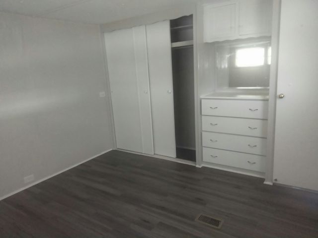 Building Photo - 108 50th Ave Terrace W