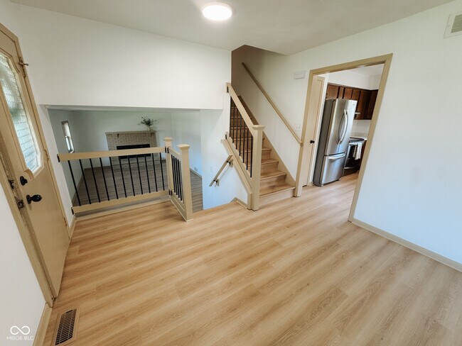 Building Photo - 439 Pleasantview Dr