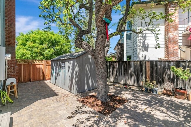 Building Photo - 2739 St Giles Ln