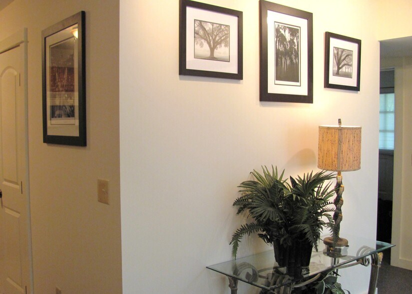 Building Photo - 112 Highland Pl