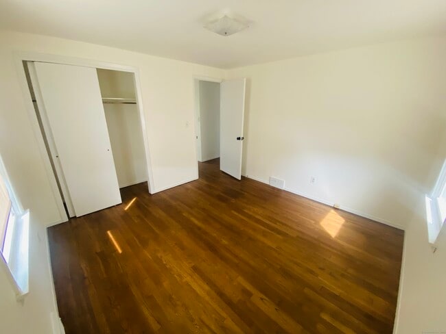 Building Photo - 35 Harding Ave