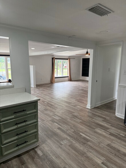 Building Photo - 915 Belleview Cir W
