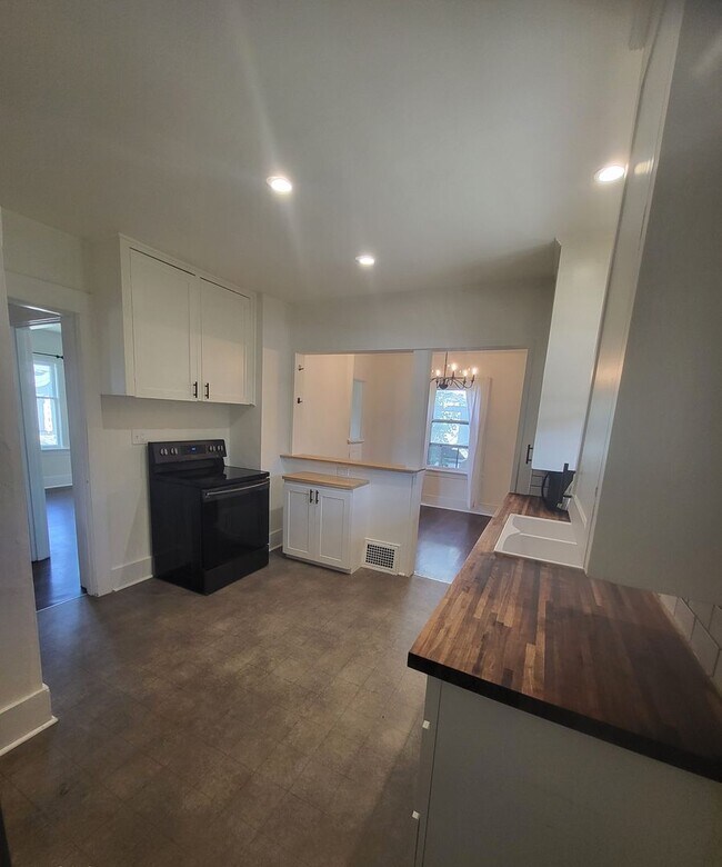 Building Photo - Khara, J - 1208 #B