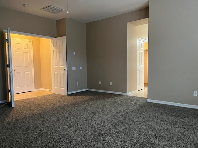 Building Photo - BEAUTIFUL 4 BEDROOM 2 BATHROOM HOME IN PEORIA