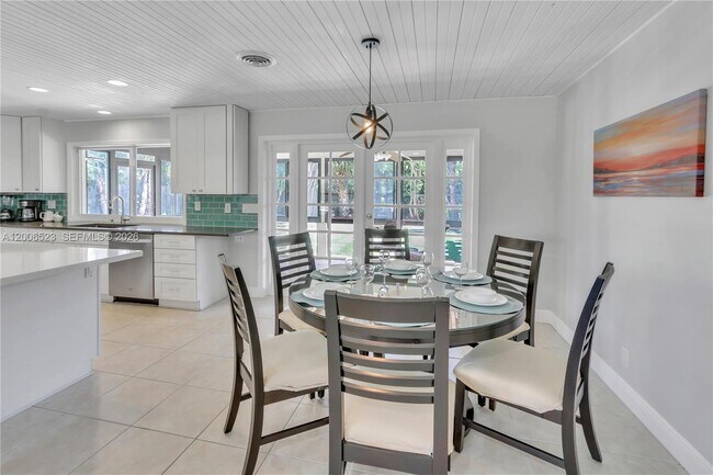 Building Photo - 222 SE 11th Ct