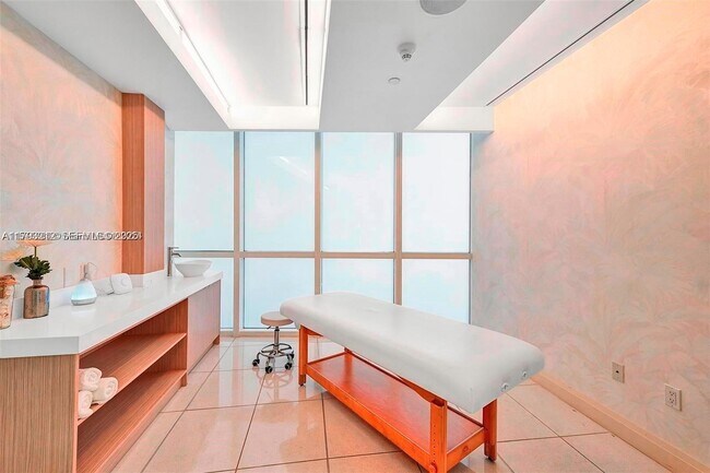 Building Photo - 18101 Collins Ave