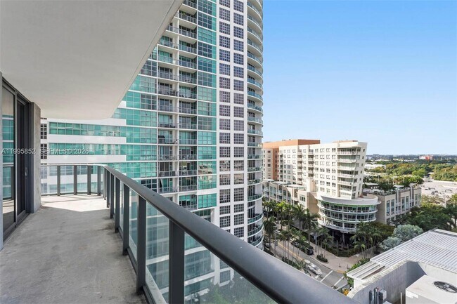 Building Photo - 121 NE 34th St