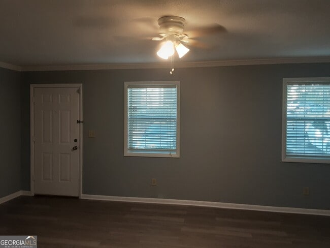 Building Photo - 6900 Roswell Rd