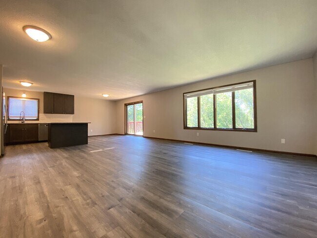 Building Photo - 624 Meadow Run Dr SW