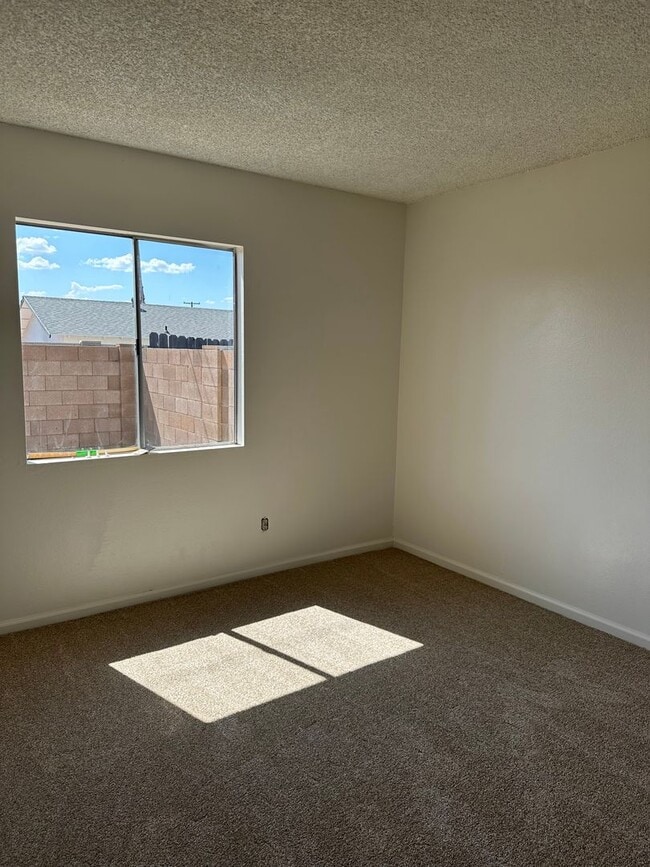 Building Photo - Thomas and Pima Rds - Minutes to Old Town Scottsdale!