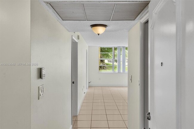 Building Photo - 9410 Tangerine Pl