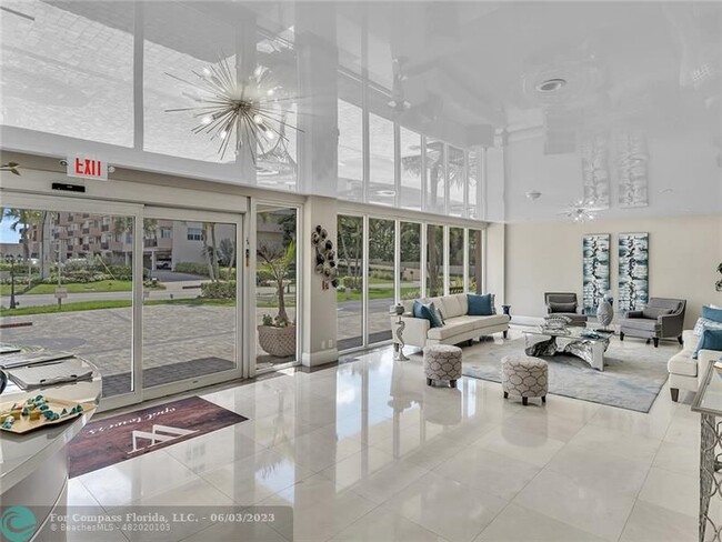 Building Photo - 1150 Hillsboro Mile-
