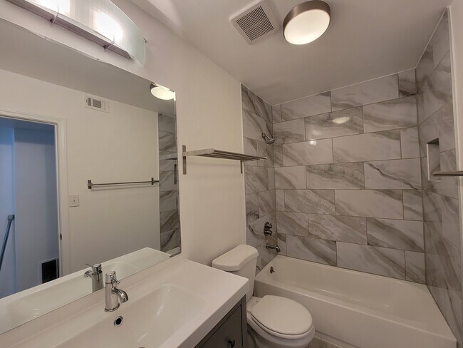 Building Photo - 1445 Monroe Dr NE