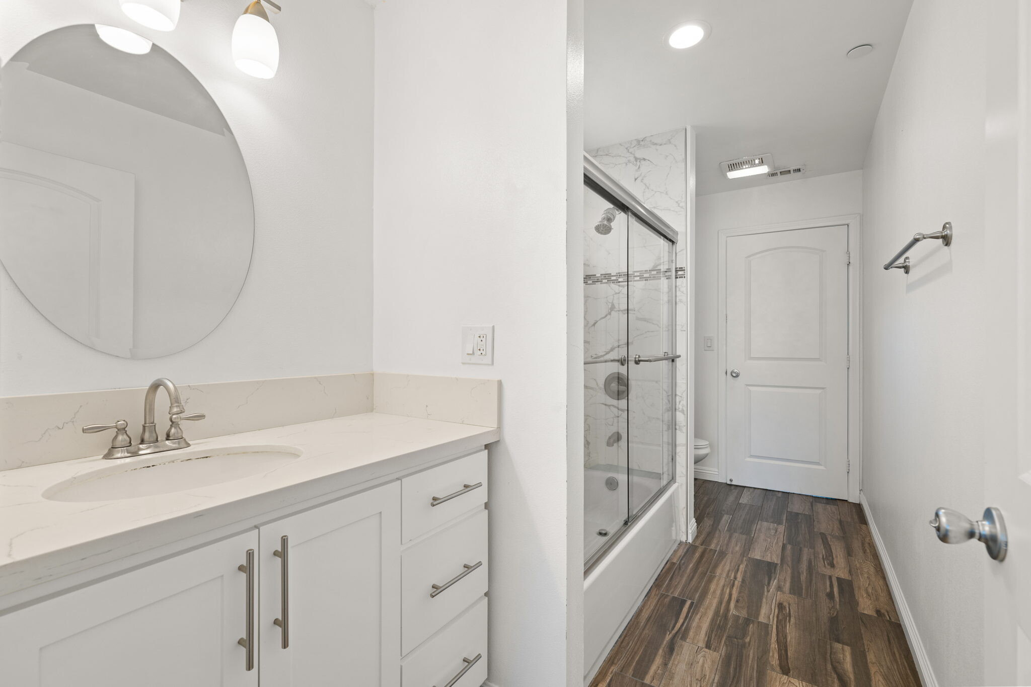 Building Photo - 1327 W 37th Pl