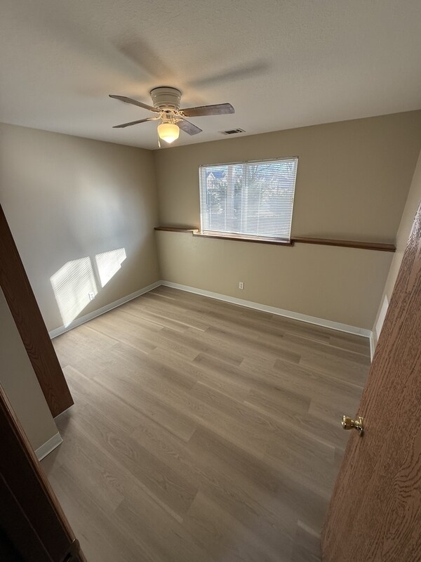 Building Photo - 215 Jewel Dr