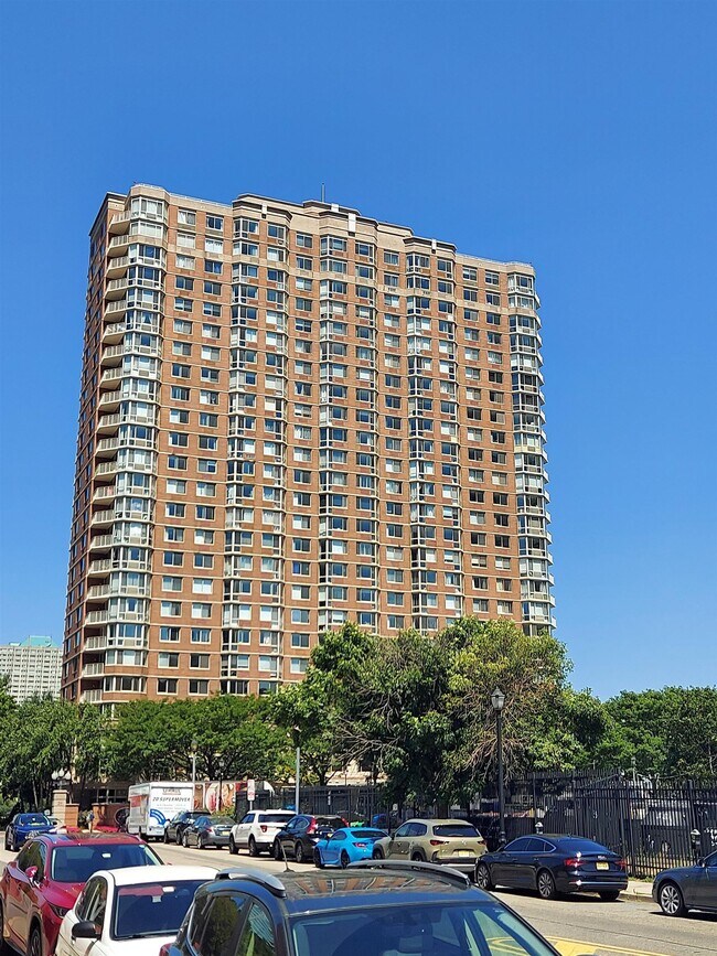 Building Photo - 20 2nd St