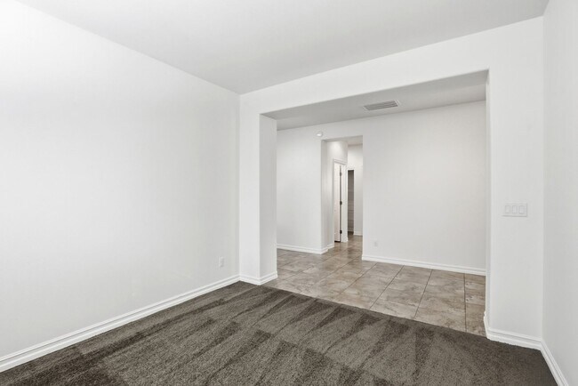 Building Photo - Single Story Stunner in Silverado Ranch!