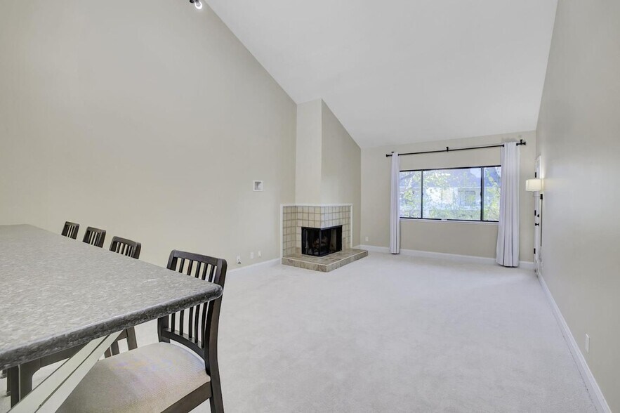 Building Photo - 4691 Albany Cir