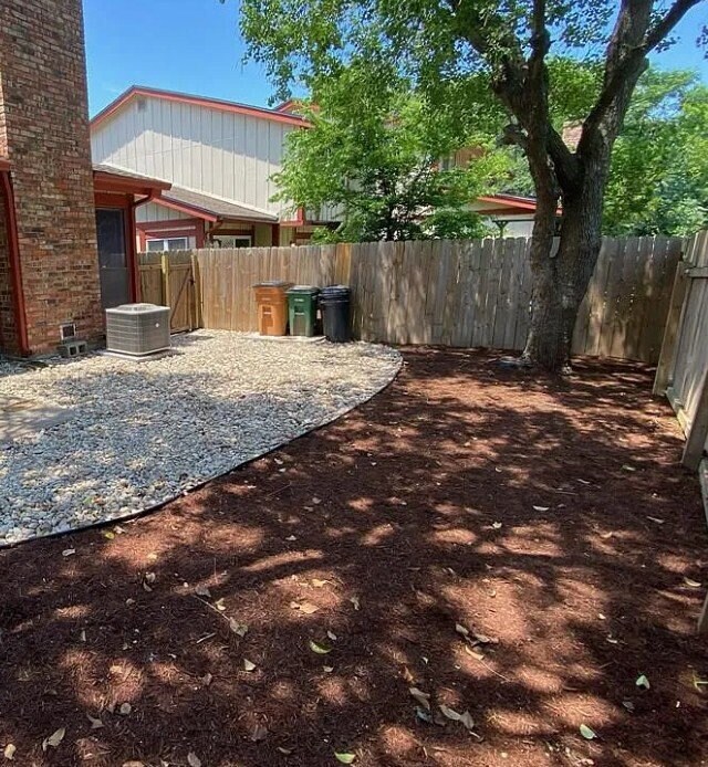 Building Photo - 8905 Trone Cir