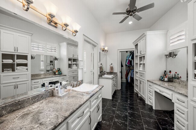 Building Photo - 1210 Parkerhaven Ct