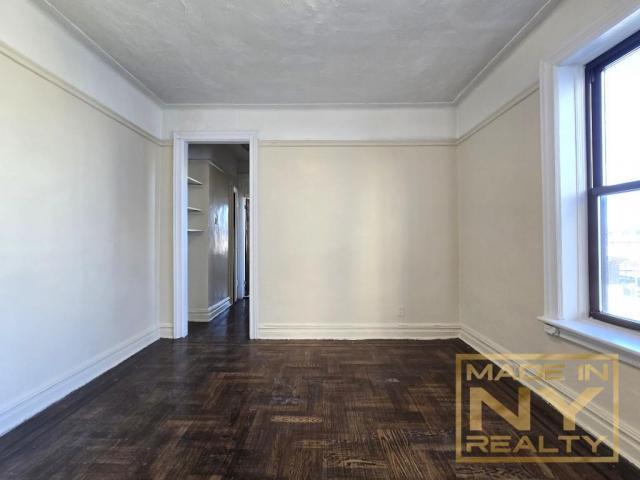 Building Photo - 1 bedroom in SUNNYSIDE NY 11104