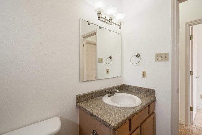 Building Photo - 302 Echo Valley Dr